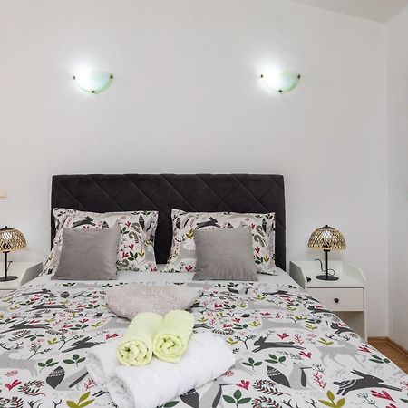 Sky Way Apartments Dugi Rat Ngoại thất bức ảnh