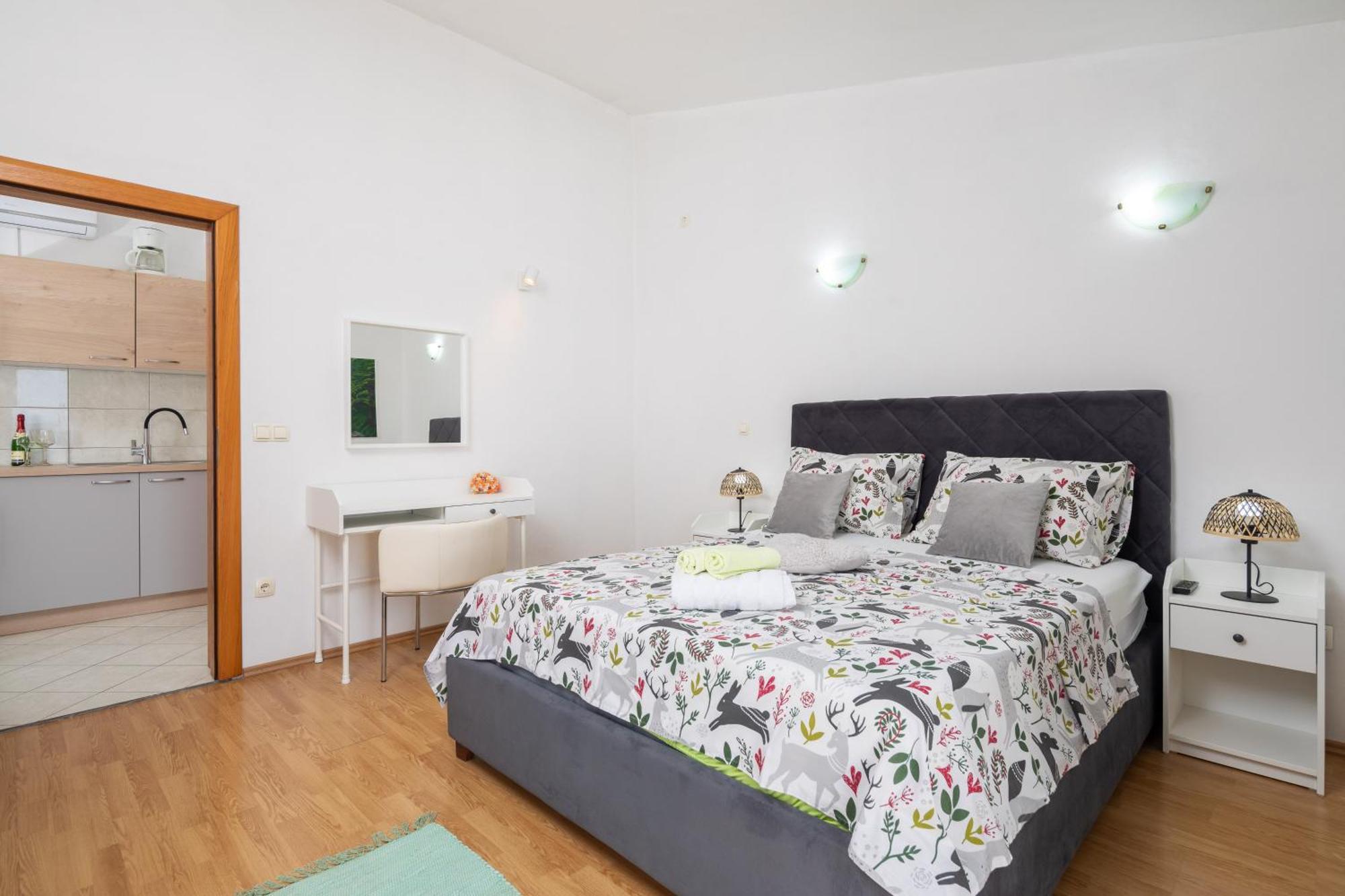 Sky Way Apartments Dugi Rat Ngoại thất bức ảnh