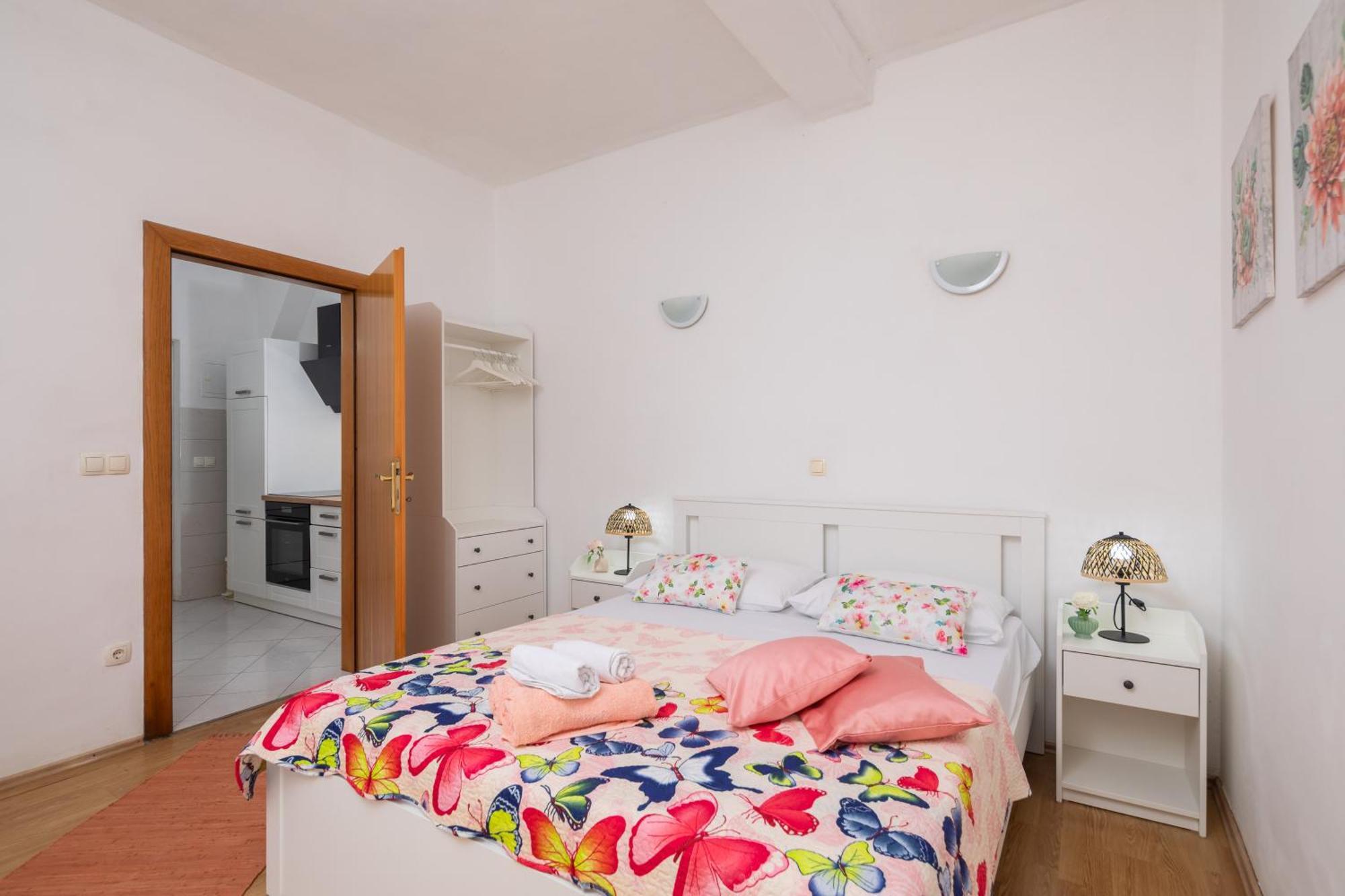 Sky Way Apartments Dugi Rat Ngoại thất bức ảnh