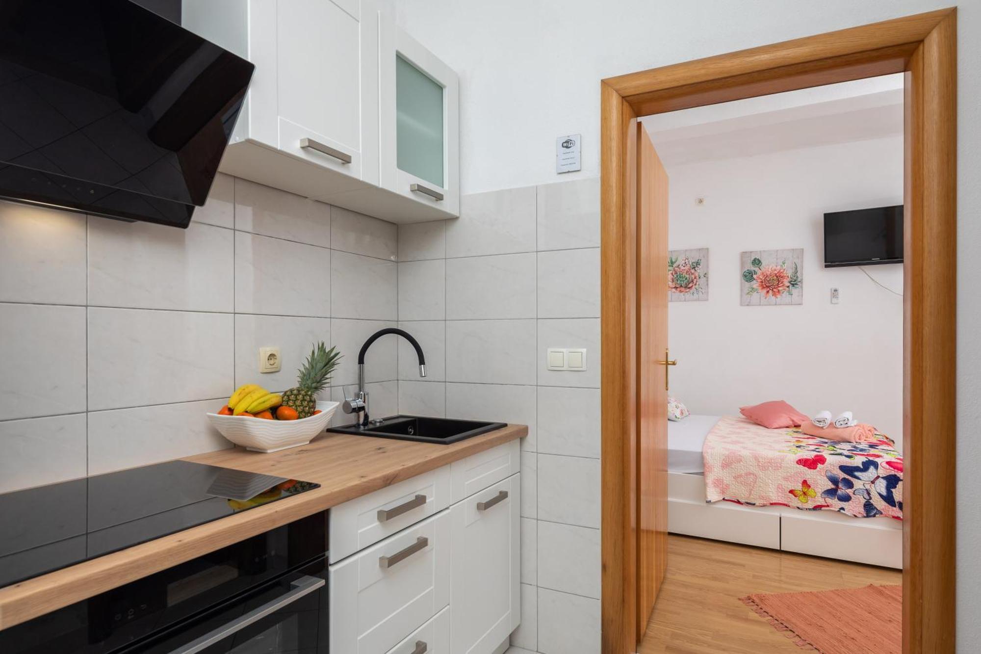 Sky Way Apartments Dugi Rat Ngoại thất bức ảnh